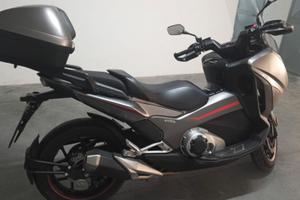Honda Integra 750S