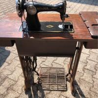 Mobile con macchina da cucire Singer