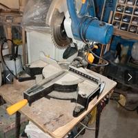 Troncatrice radiale legno 250mm con banchetto