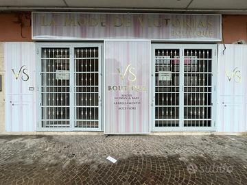 Locale Commerciale in Via Zara, 51
