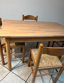 Tavolo con 4 sedie
