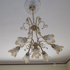 Lampadario in ottone e vetro con 7 luci.