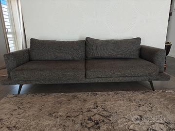 divano come nuovo con pouf 