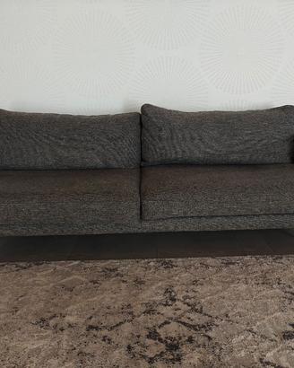 divano come nuovo con pouf 