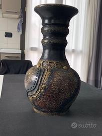 Vaso in argilla lavorato a mano