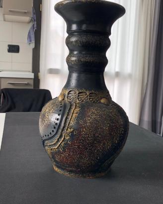Vaso in argilla lavorato a mano