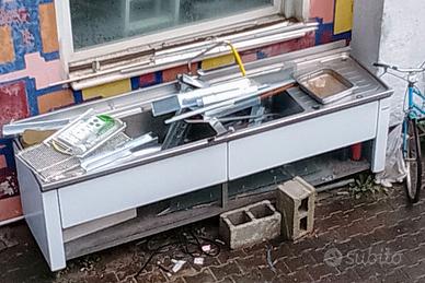 Lavandino in acciaio