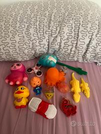 Box vestiti +giochini