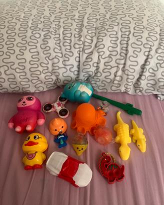 Box vestiti +giochini