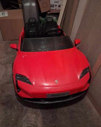 Porsche Taycan Turbo S elettrica per bambini
