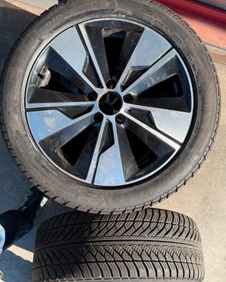 Cerchi con gomme invernali V e vito