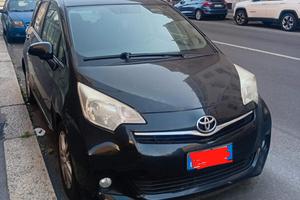 Macchina Toyota Verso S 2011