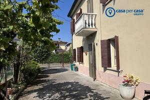 CASA SINGOLA SU DUE LIVELLI CON SCOPERTO ESCLUSIVO