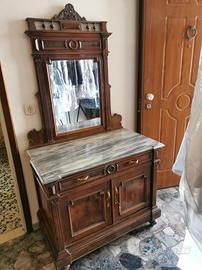 Petineuse  dell' 800 in noce con marmo originale 