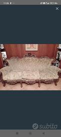 divano e 2 poltrone in stile 
