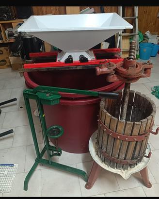 Torchio conpleto per fare il vino