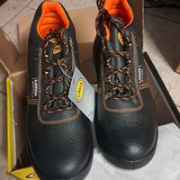 Scarpe antinfortunistiche. 