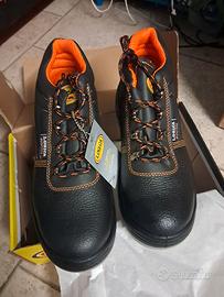 Scarpe antinfortunistiche. 