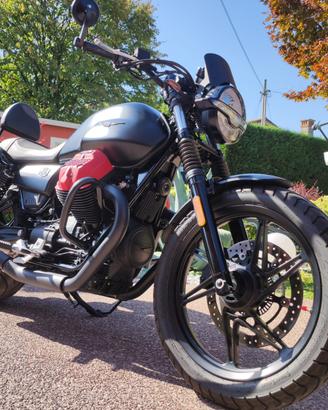 Moto Guzzi V7 Stone