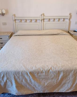 Mobili camera da letto: testiere,comodini,applique