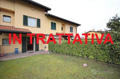 VILLA A SCHIERA A BARZANÒ