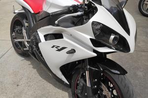 Yamaha R1, 2011