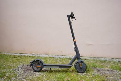 Xiaomi Mi Electric Scooter - Ruote Piene