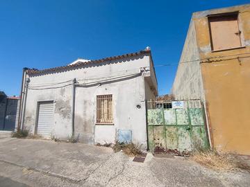 Villacidro - Ampia abitazione con cortile