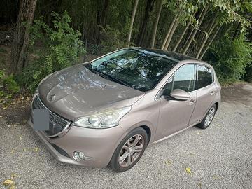 Peugeot 208 1.2VTi NEOPATENTATI e MOTORE  NUOVO