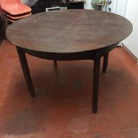 tavolo circolare in legno marrone