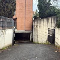 Box per 2 auto + 2 moto e scaffali via venafro