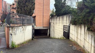 Box per 2 auto + 2 moto e scaffali via venafro