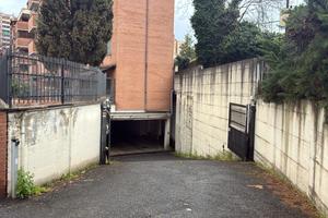 Box per 2 auto + 2 moto e scaffali via venafro