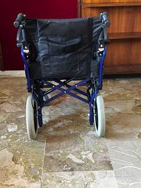 Sedia a rotelle Agila pieghevole e leggera