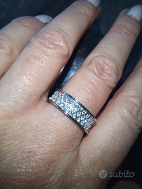 Anello acciaio con pave' di zirconi