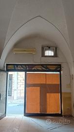 Privato vende centralissimo locale