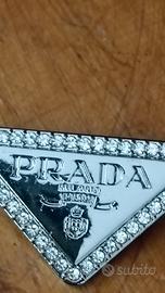 Prada spilla 