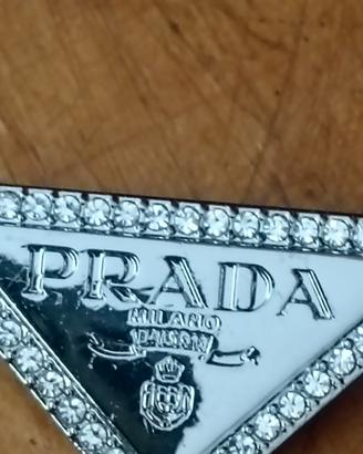 Prada spilla 