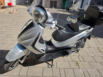 beverly tourer 300i