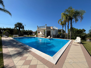 Villa con Piscina