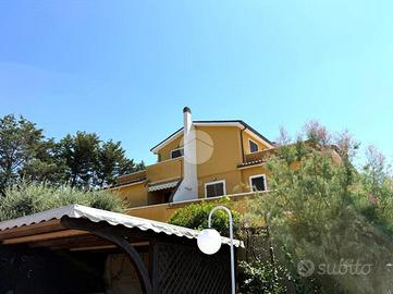 3 LOCALI A FANO