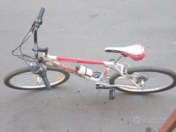 Mountain Bike MTB 26" bianca e rossa