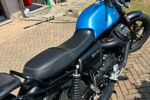 Moto Guzzi V7 Stone 850 iper-accessoriata