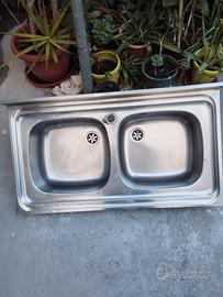 lavello in acciaio a due pozzetti