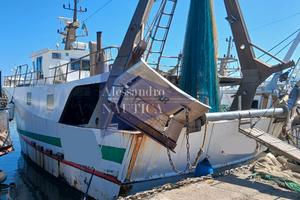 Motopesca peschereccio a strascico acciaio