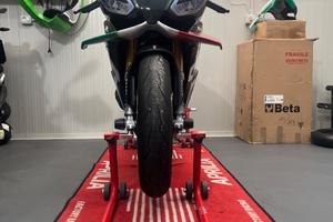 Aprilia rsv4 factory modello 2025