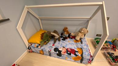 Letto montessori in legno a casetta