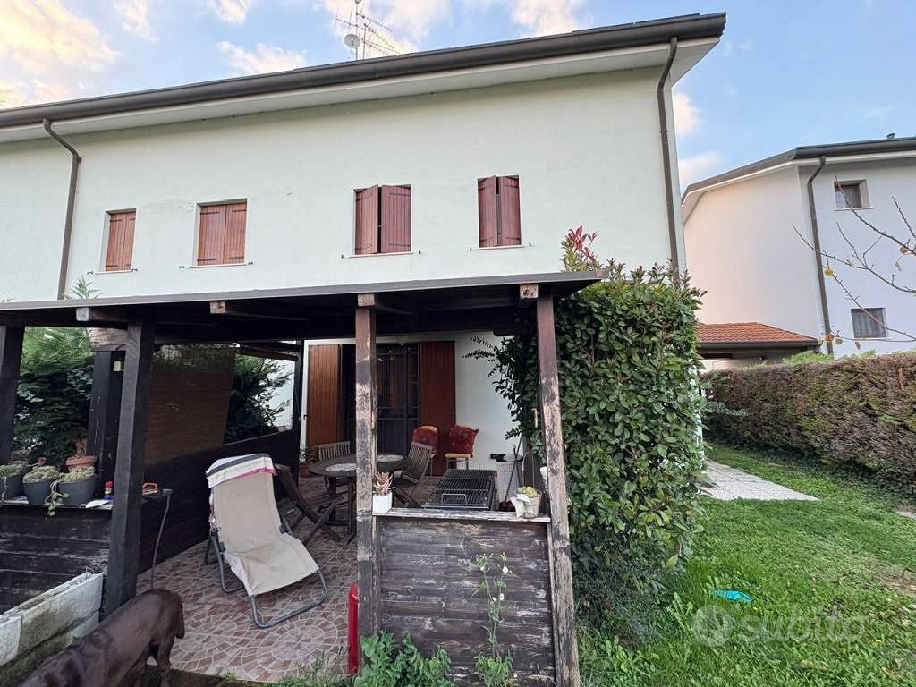 Villa di 211 m² con più di 5 locali e box auto a F