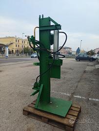 spacca legna per trattore agricolo