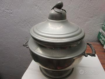 Collezione di antichi oggetti in peltro